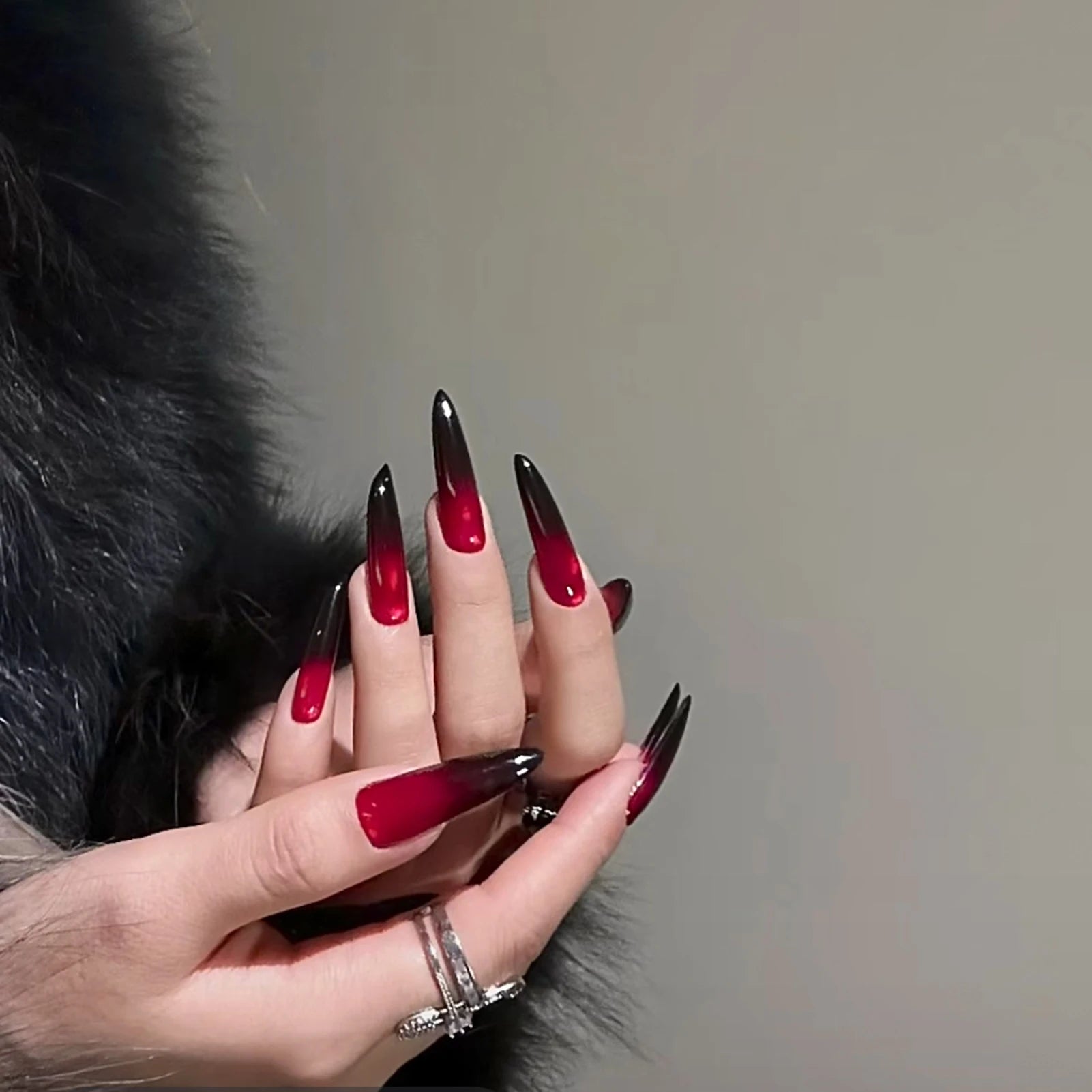 24PCS Long Tip Gentle Gradient Fake Nails Press On Acyrlic Nails Stiletto Milky Pink False Nails Pointed Fashion Nails Wearable