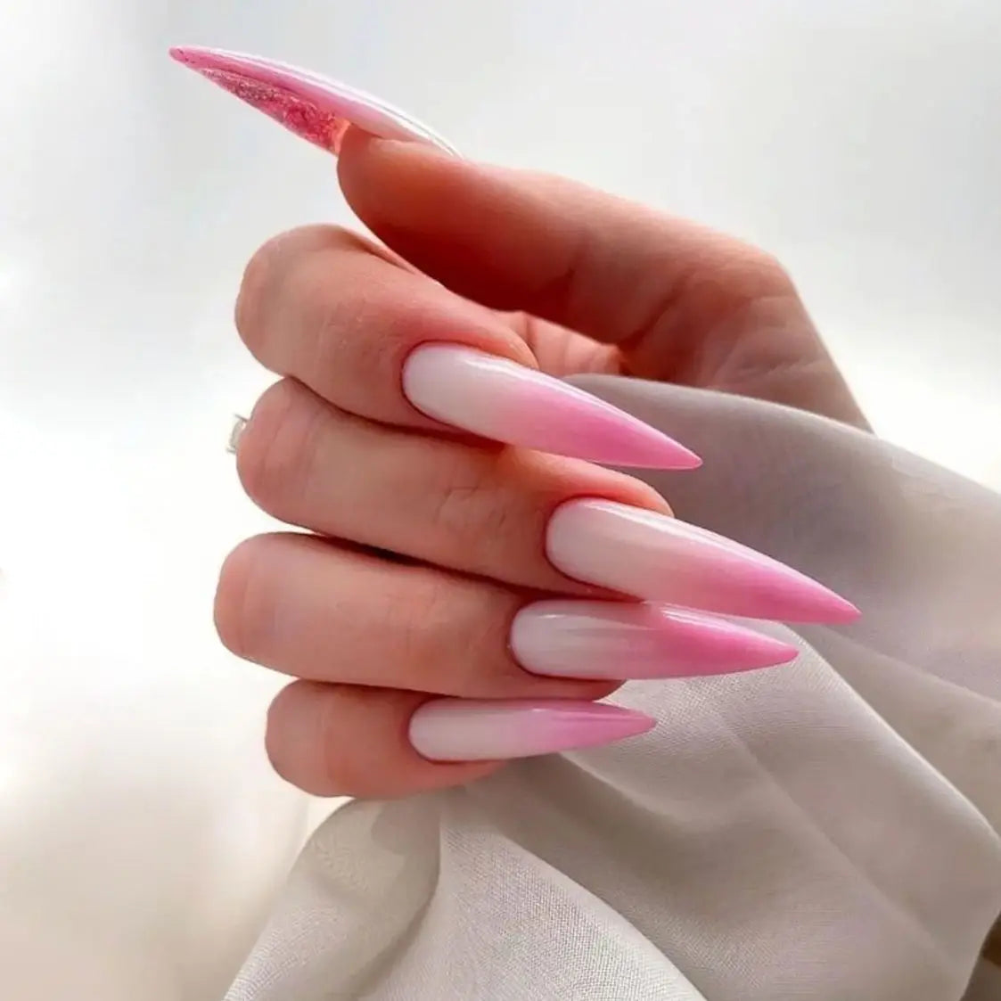24PCS Long Tip Gentle Gradient Fake Nails Press On Acyrlic Nails Stiletto Milky Pink False Nails Pointed Fashion Nails Wearable